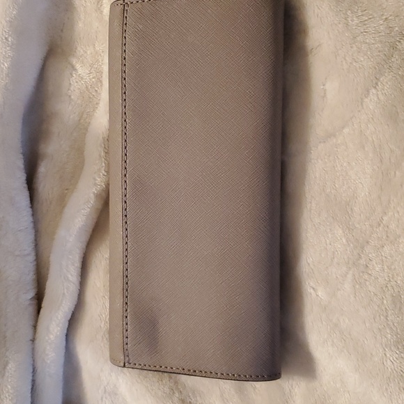 Michael Kors wallet - Picture 2 of 4